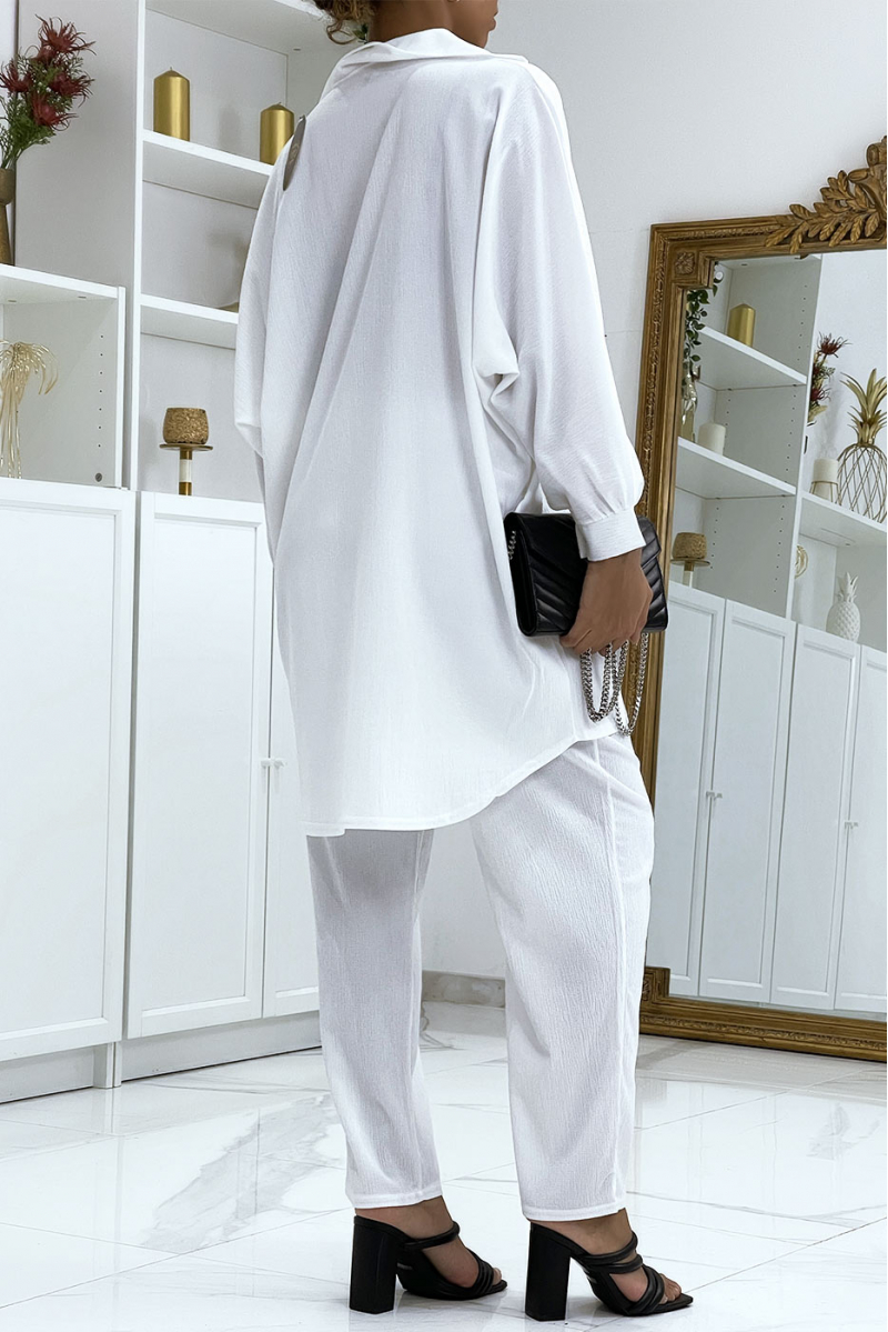 Oversized shirt and white pants set - 4