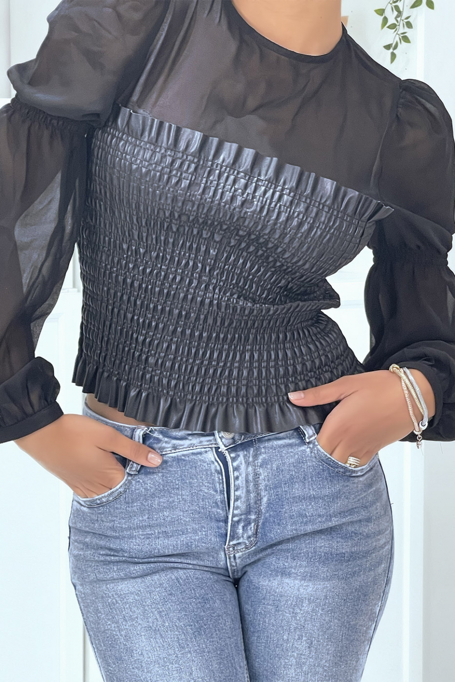 Top uit twee materialen van tule en zwart kunstleer - 4