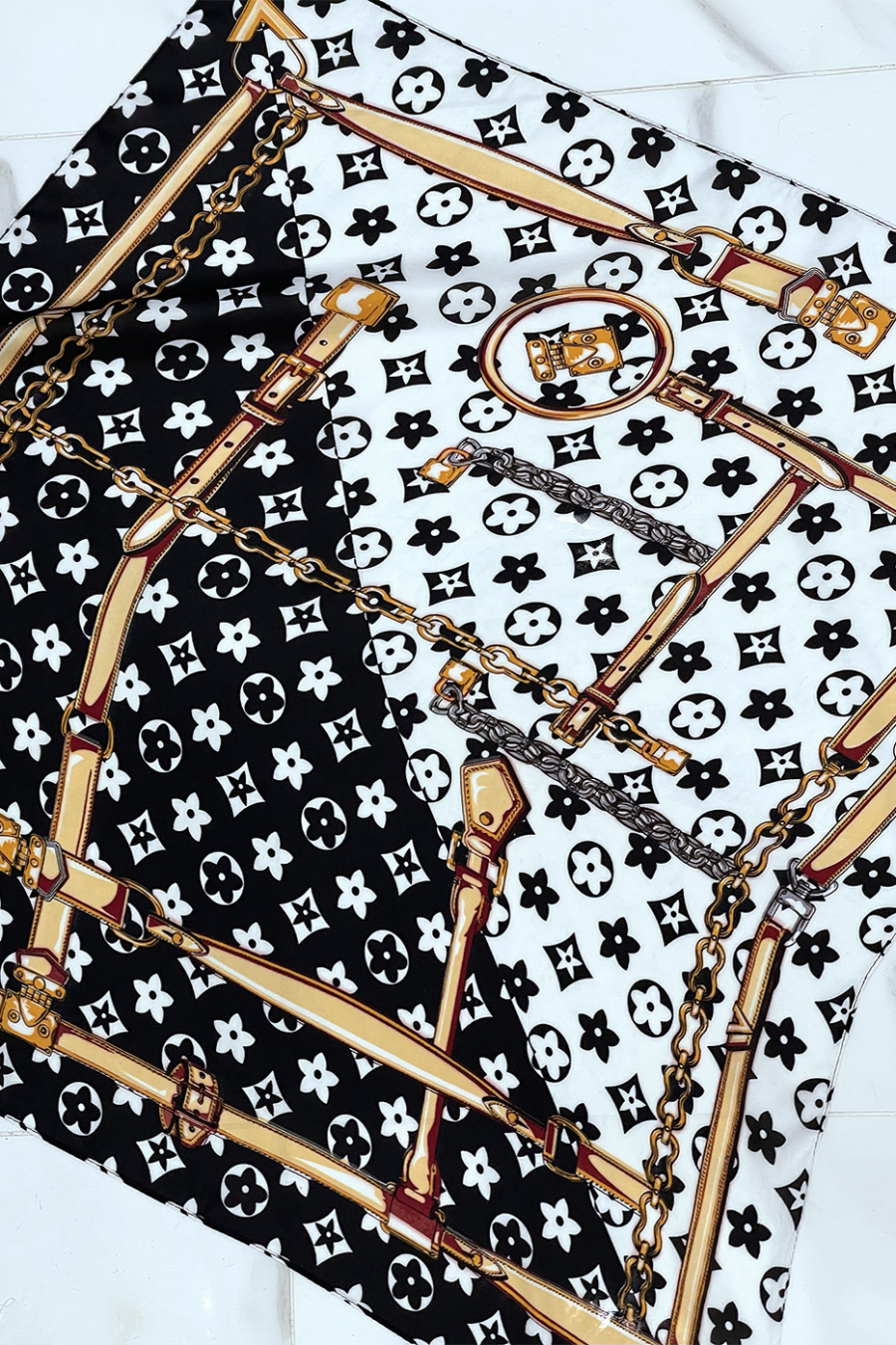 Multifunctionele zwart-witte zijden sjaal met luxe print - 2