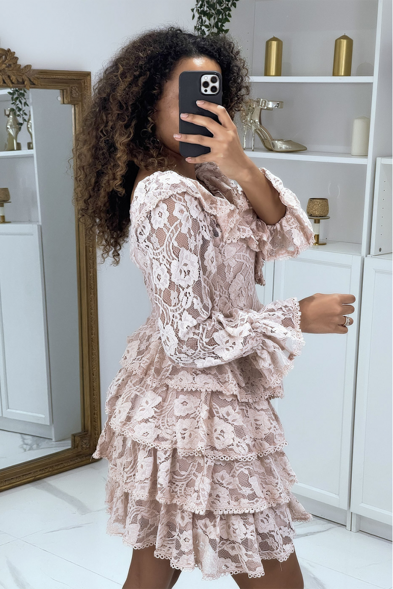 Pink lace dress with ruffles - 3