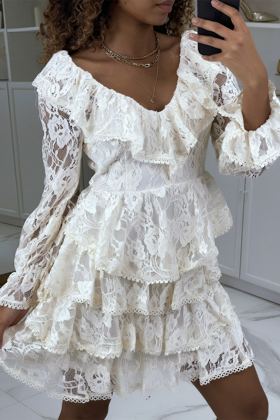 White lace dress with ruffles - 3