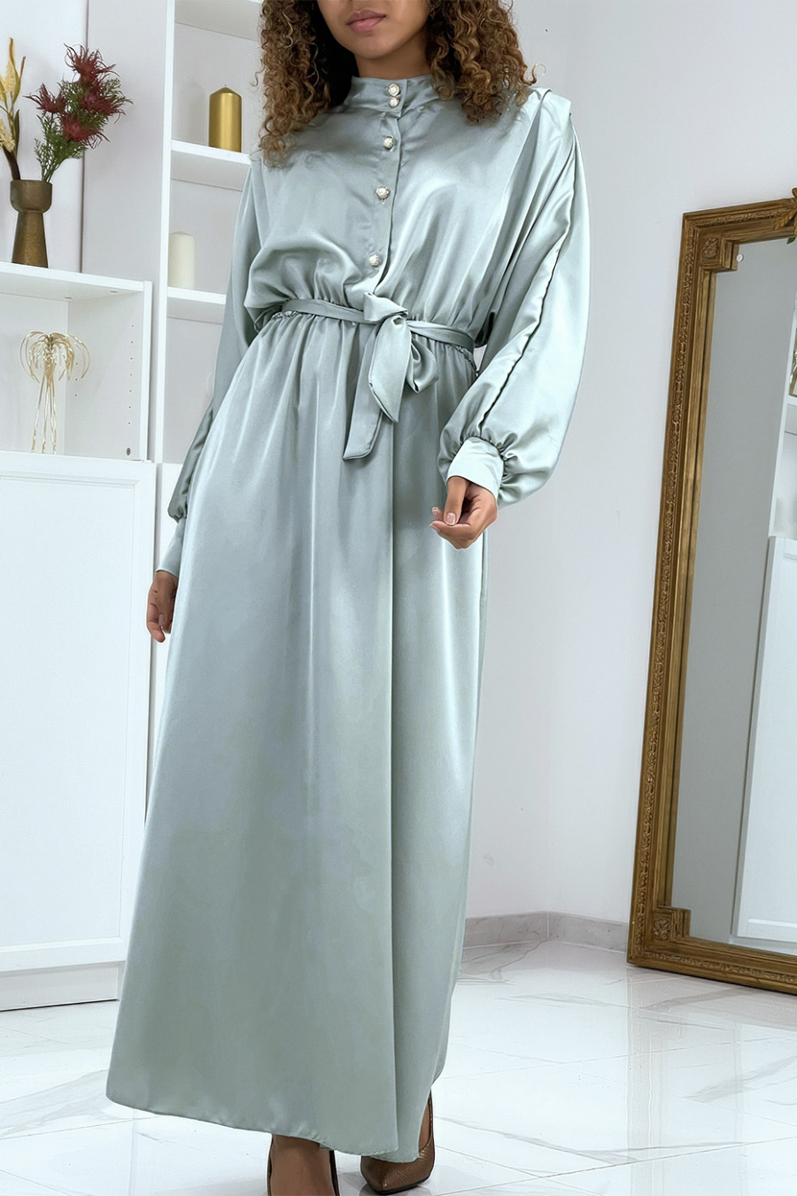 Longue robe vert satiné à manches longues - 2