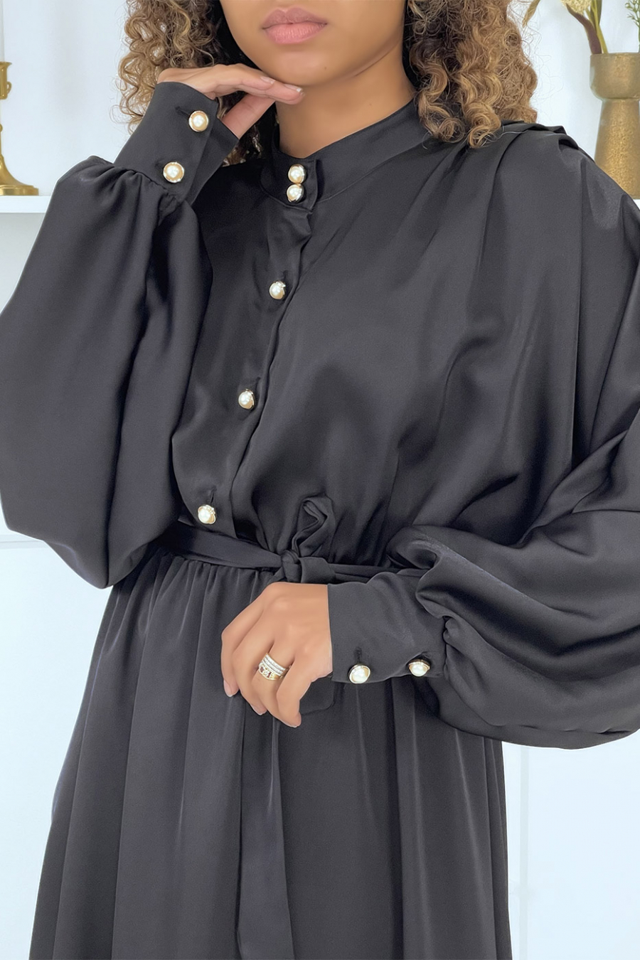 Longue robe noir satiné à manches longues - 7