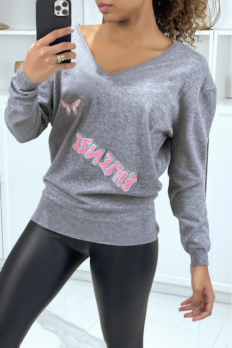 Flowing anthracite V-neck sweater with lettering