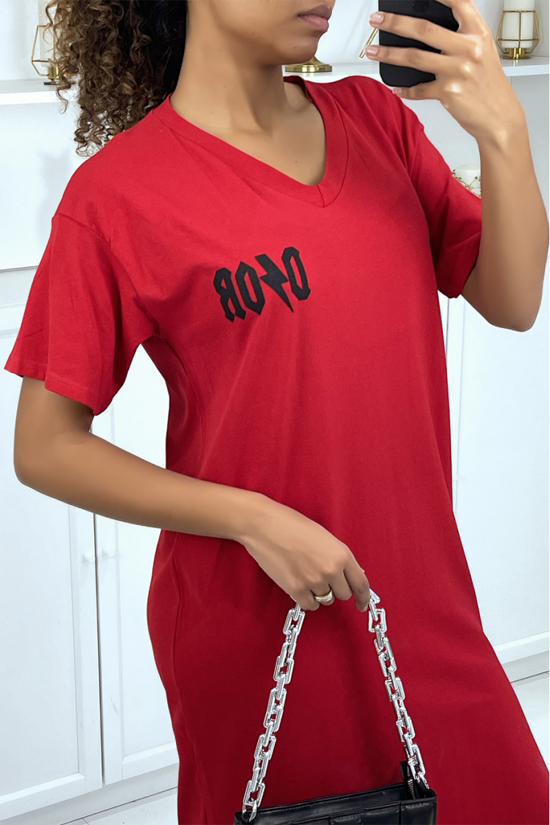 Very long red V-neck T-shirt dress with luxury-inspired writing - 4