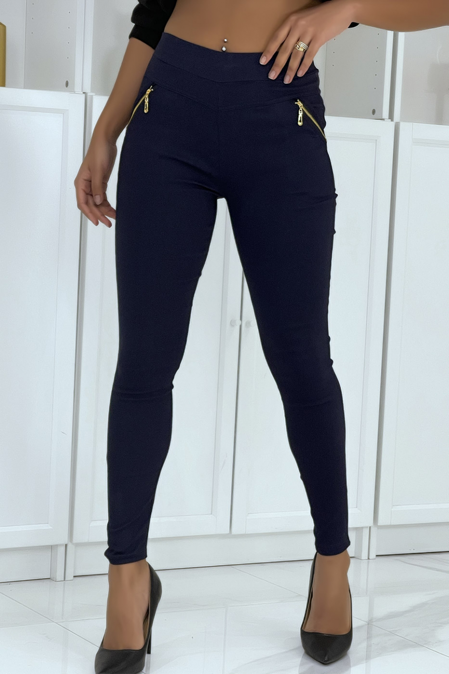 Smalle stretchbroek in marineblauw met ritszakken - 5