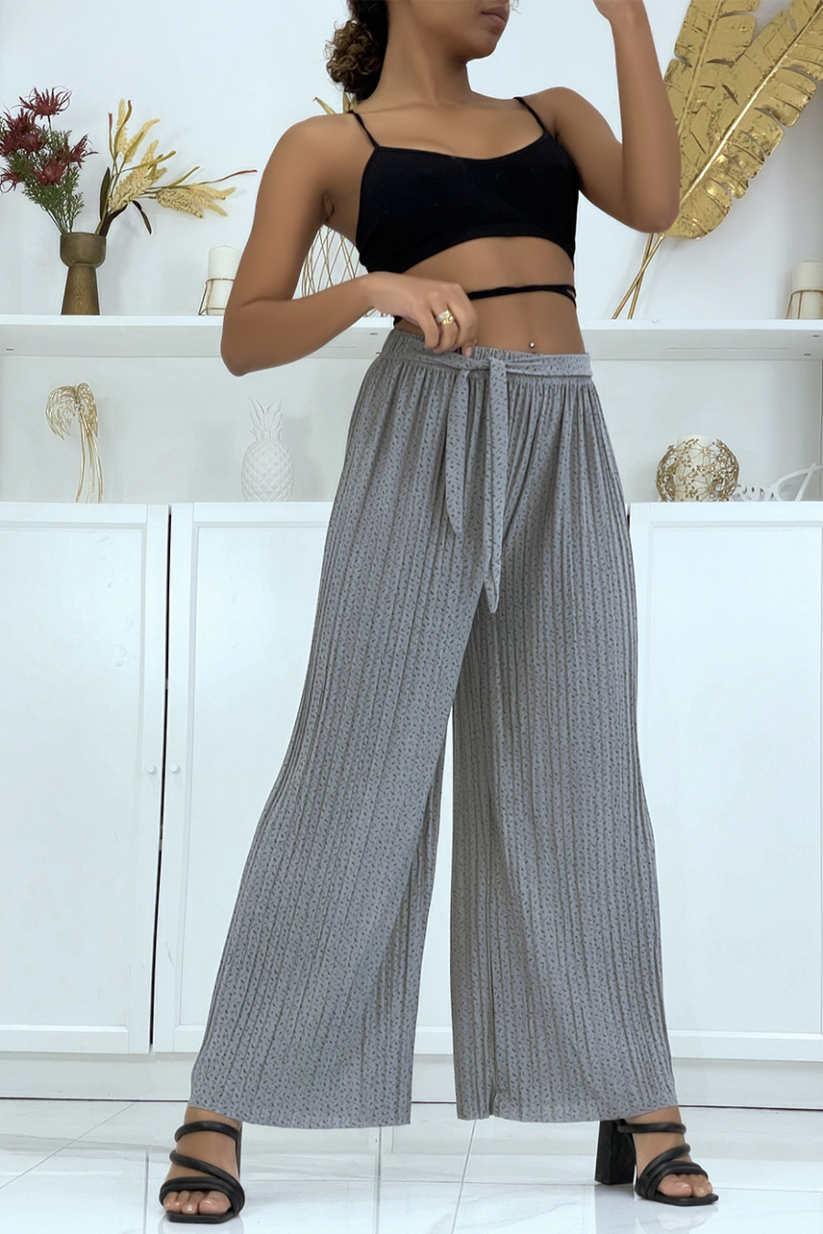 Patterned pleated gray palazzo trousers