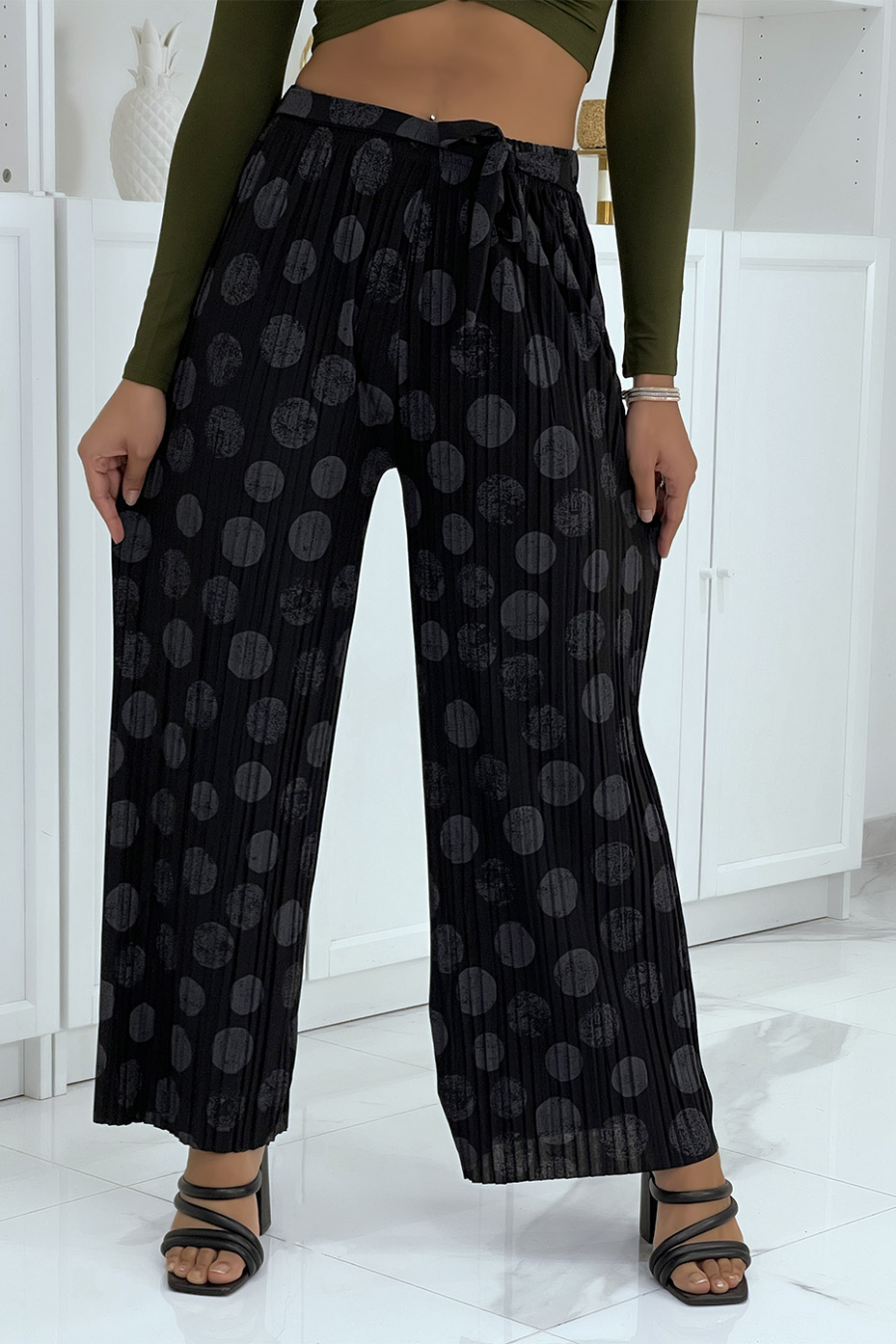 Pantalon palazzo plissé noir avec motif
