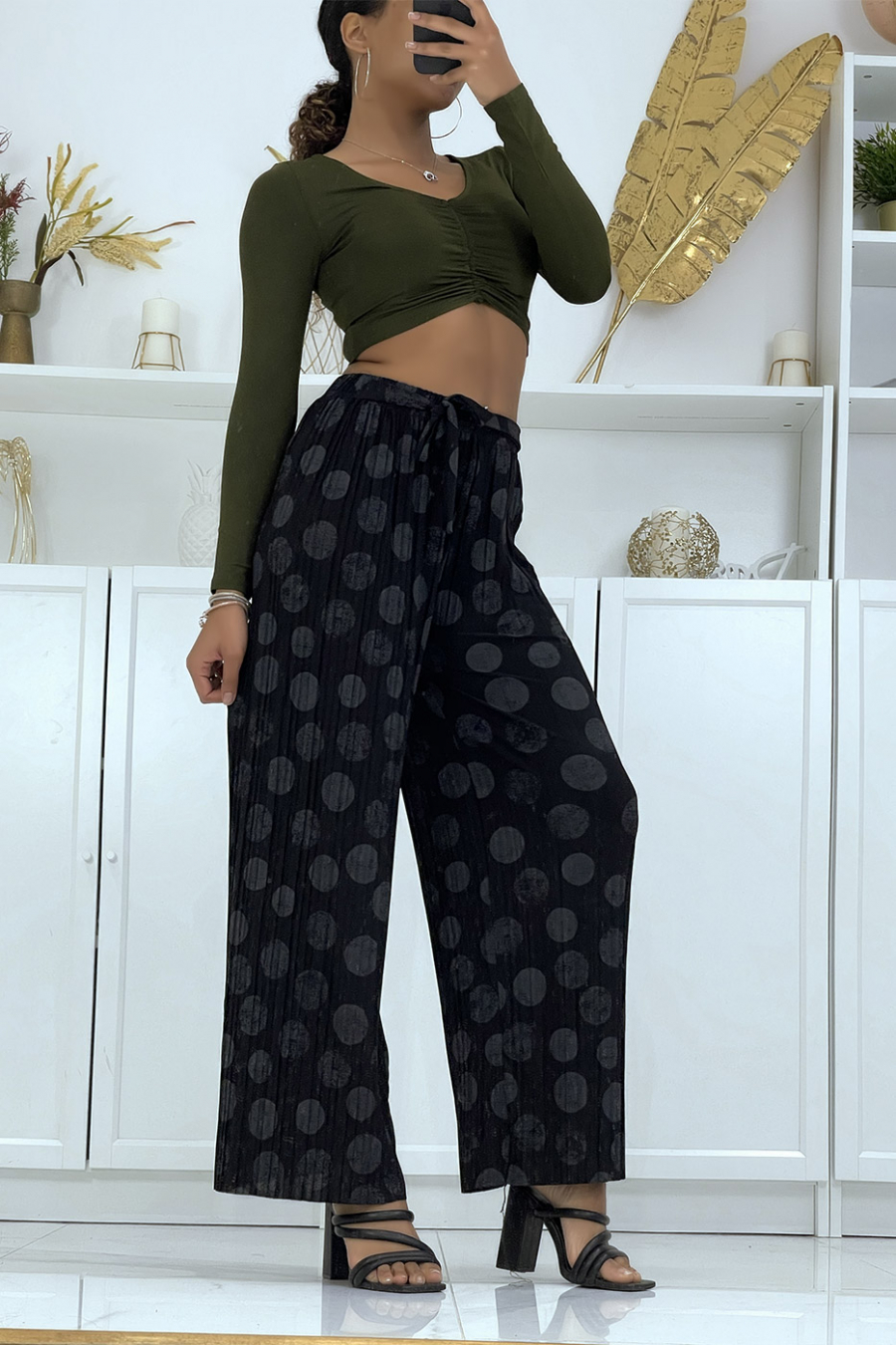 Black pleated palazzo pants with pattern - 4