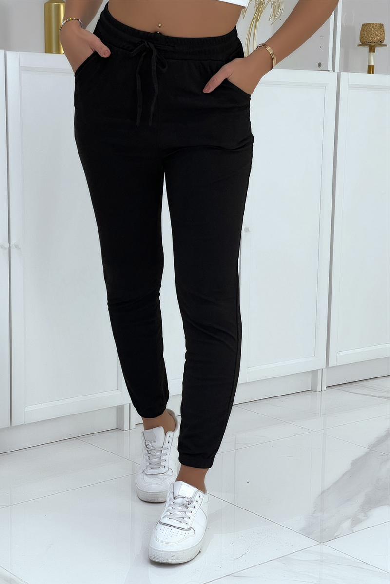Black joggers with pockets in a pretty ribbed material - 2