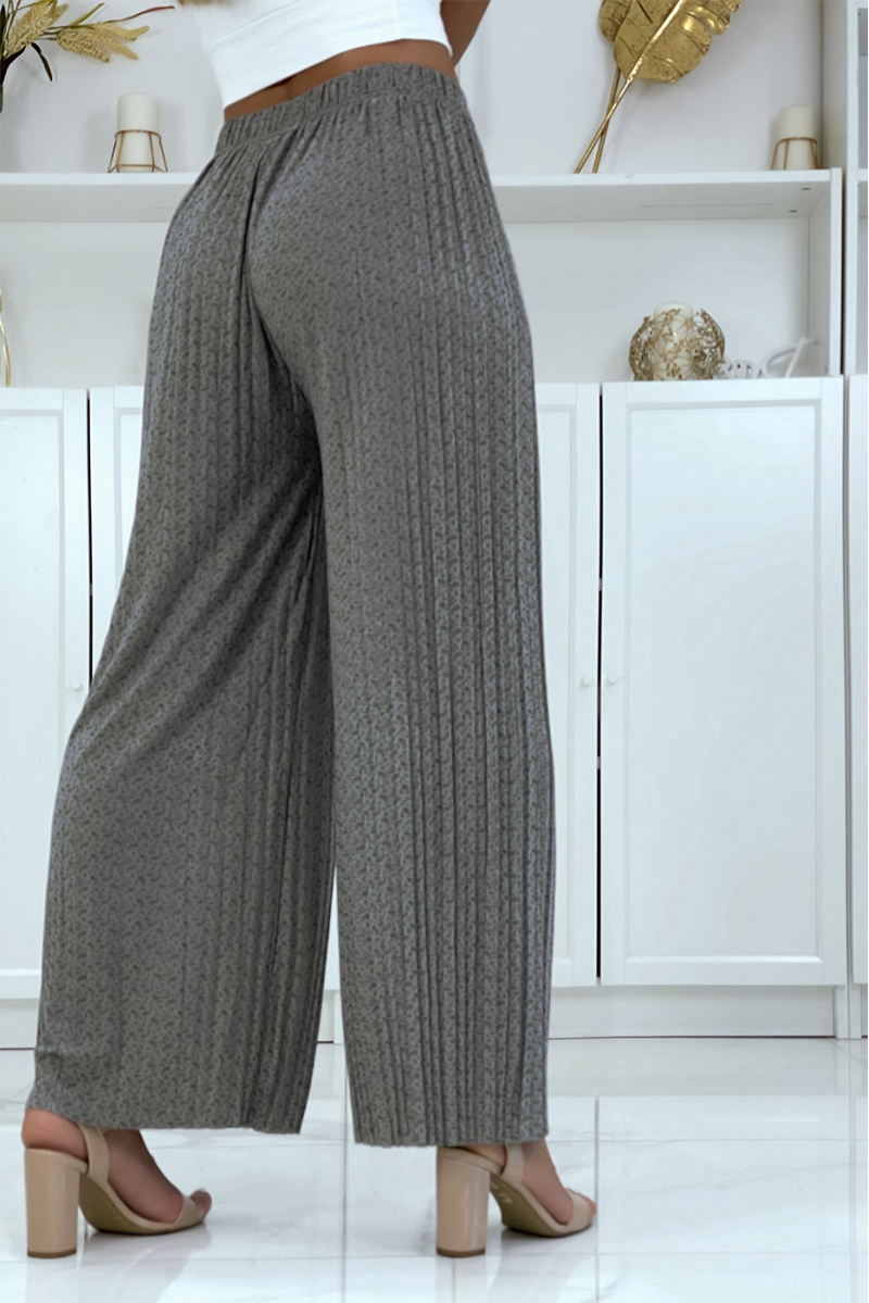 Gray pleated palazzo pants with pretty pattern - 3