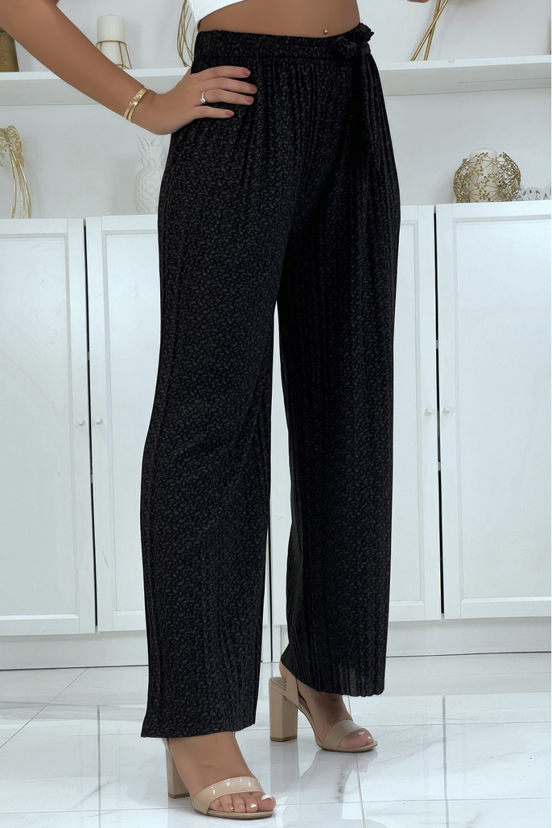 Black pleated palazzo pants with pretty pattern - 1