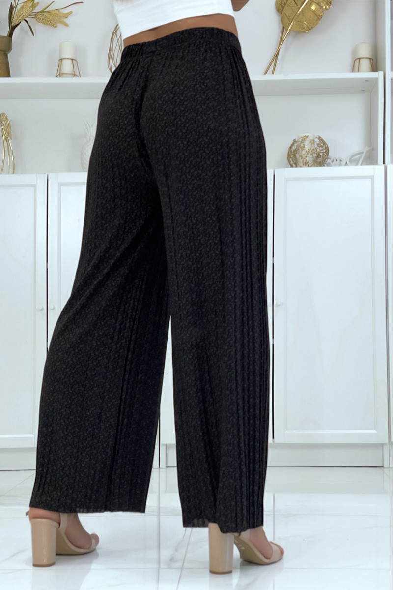 Black pleated palazzo pants with pretty pattern - 3