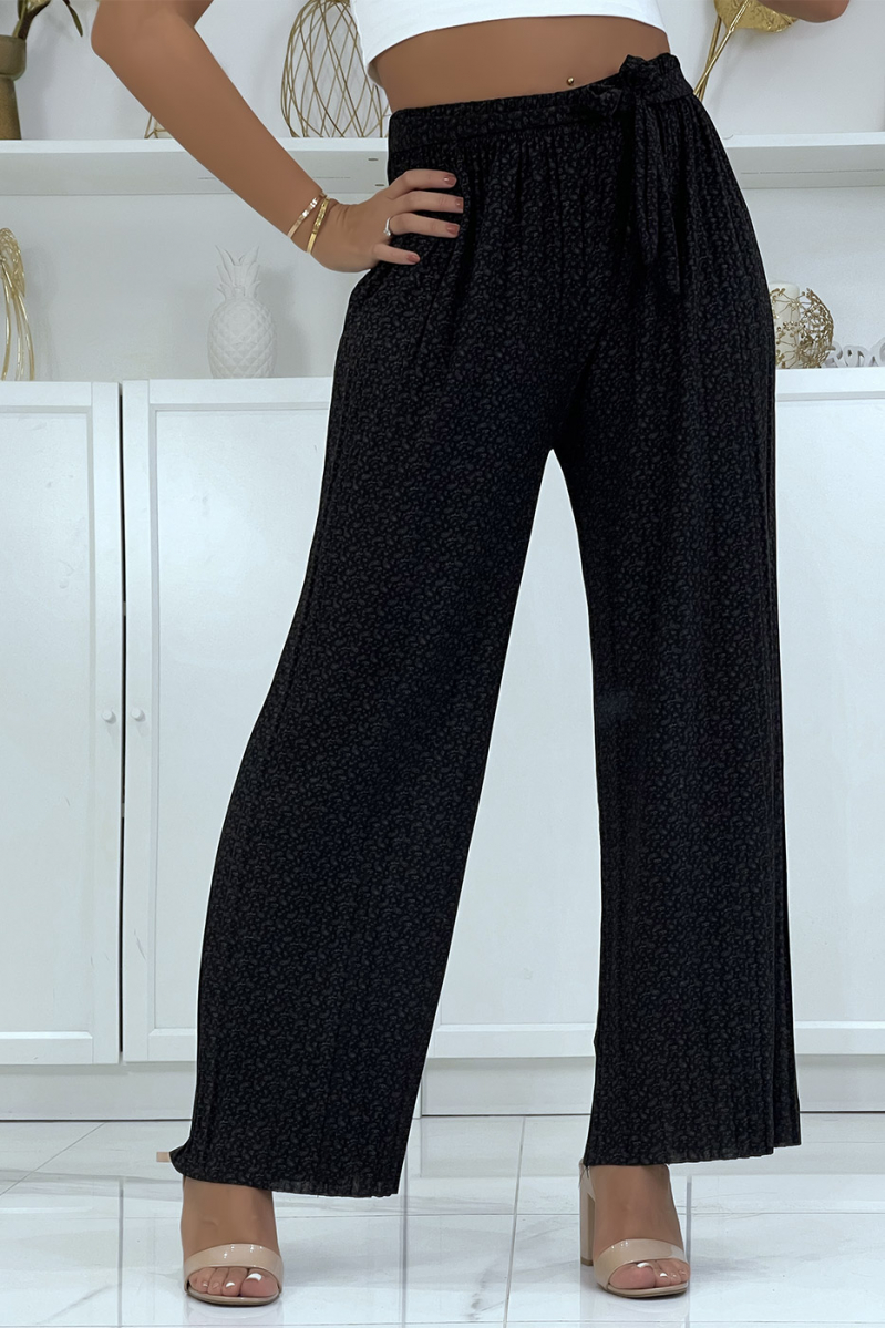 Black pleated palazzo pants with pretty pattern - 4
