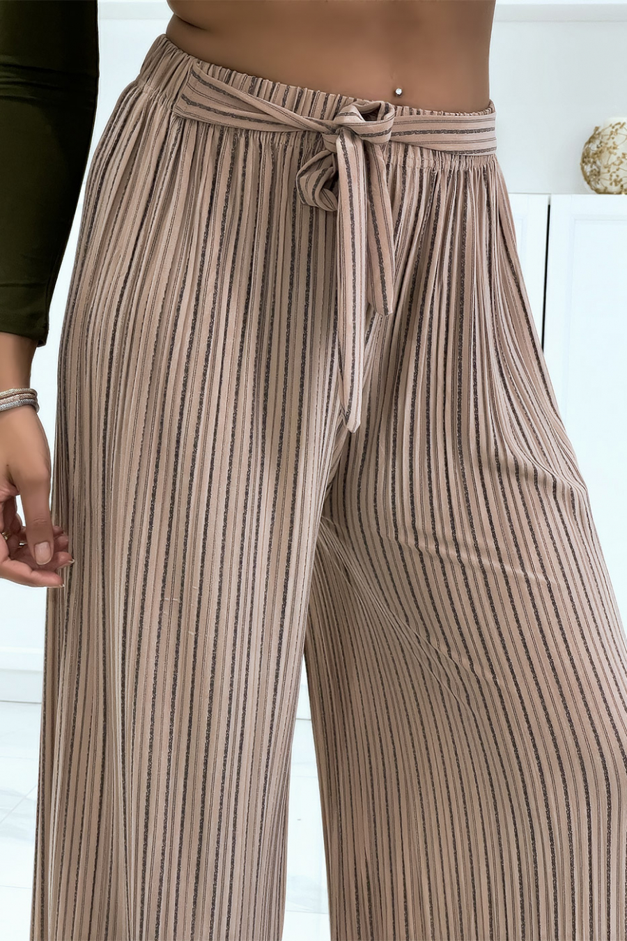 Pantalon palazzo plissé taupe avec joli rayure - 6