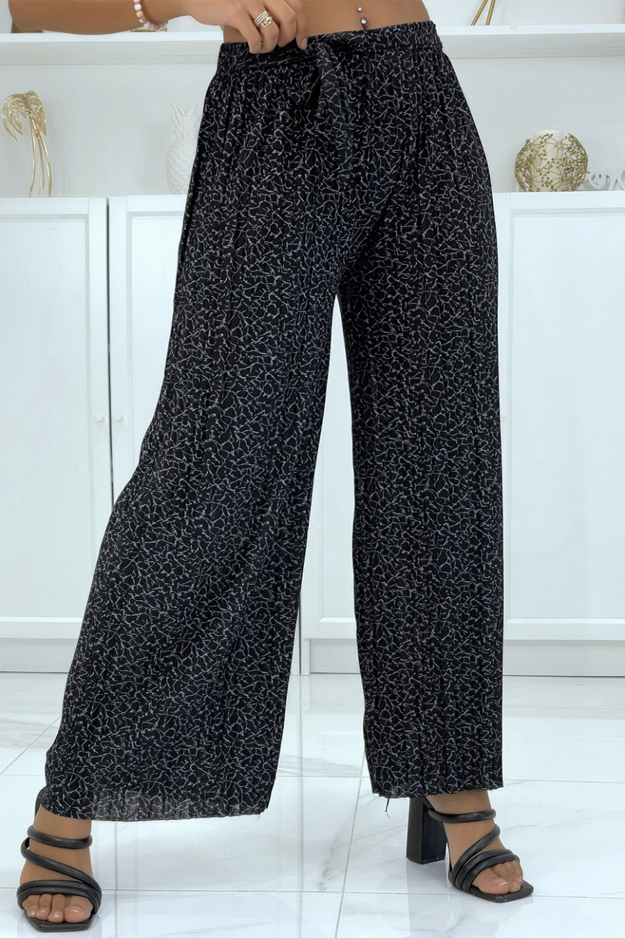 Black flowing pleated pants with marble pattern - 1