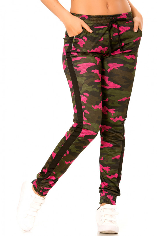 Fuchsia militaire joggingbroek met zakken en zwarte banden. Enleg 9-104A. - 3