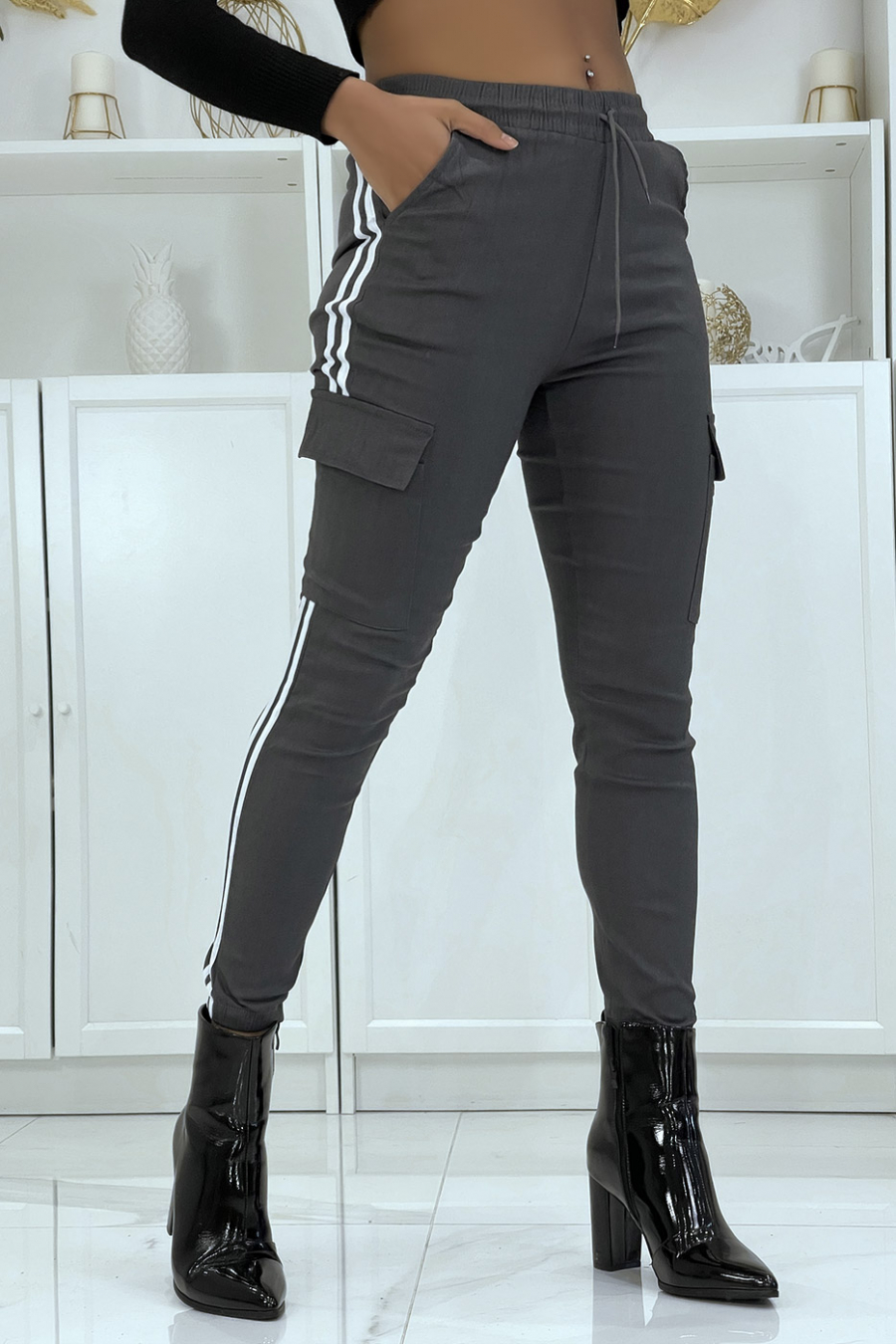 Jegging anthracite à bandes blanches et poches - 1