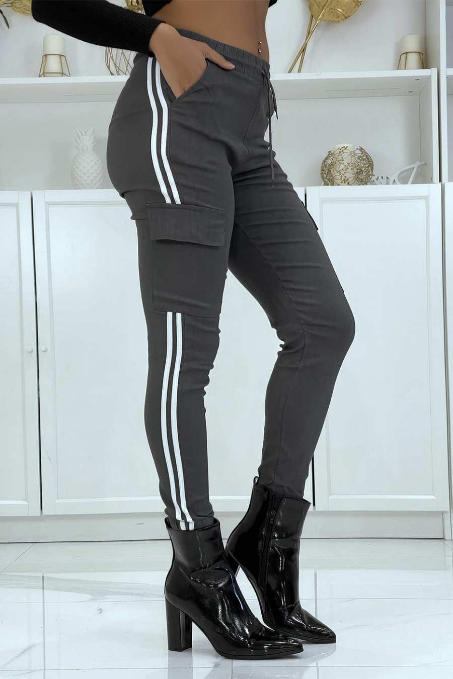 Jegging anthracite à bandes blanches et poches - 2