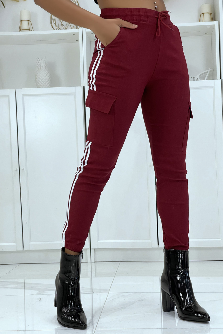 Jegging bordeaux à bandes blanches et poches - 1