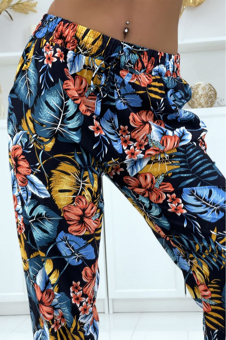 Soepelvallende marineblauwe broek met bloemenpatroon B-59 - 1