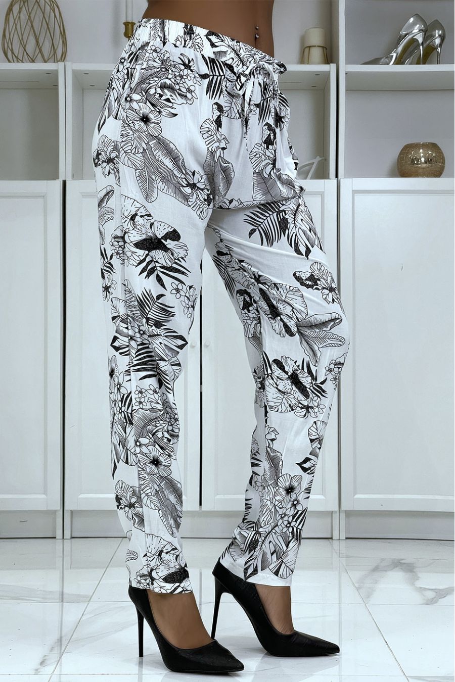 B-47 white fluid pants with floral pattern - 2
