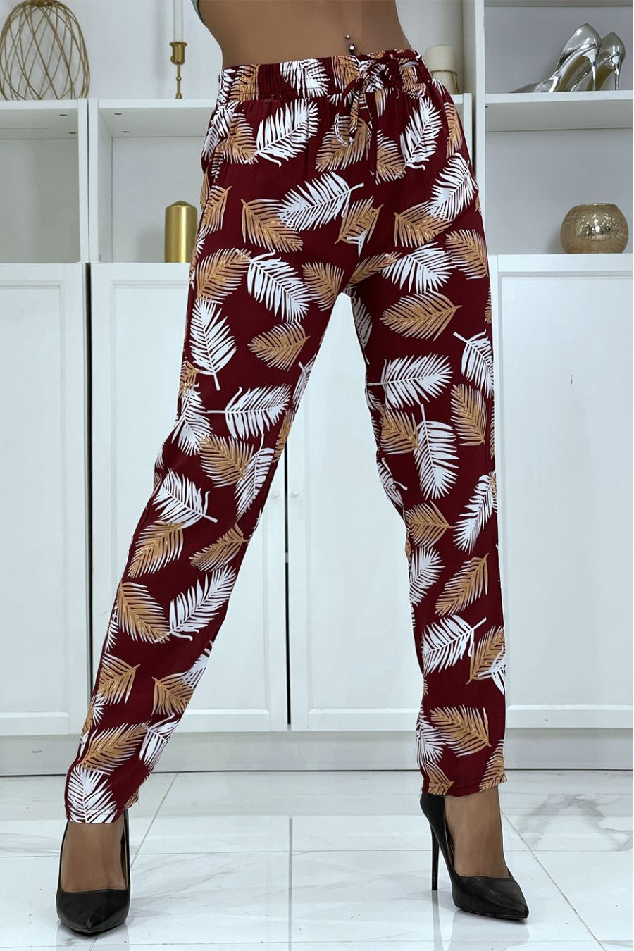 Pantalon fluide rouge à motif floral B-28