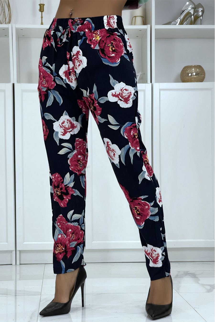 B-11 fluid navy pants with floral pattern - 3