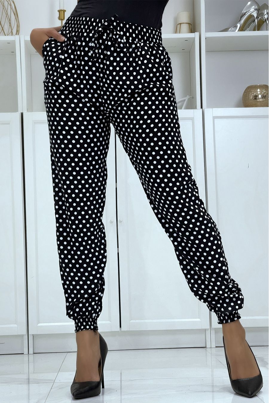 Soepelvallende zwarte polkadot broek A-5 - 3