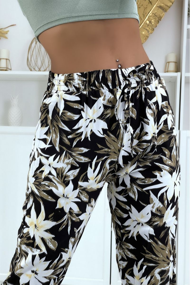 B-10 black fluid pants with floral pattern - 4