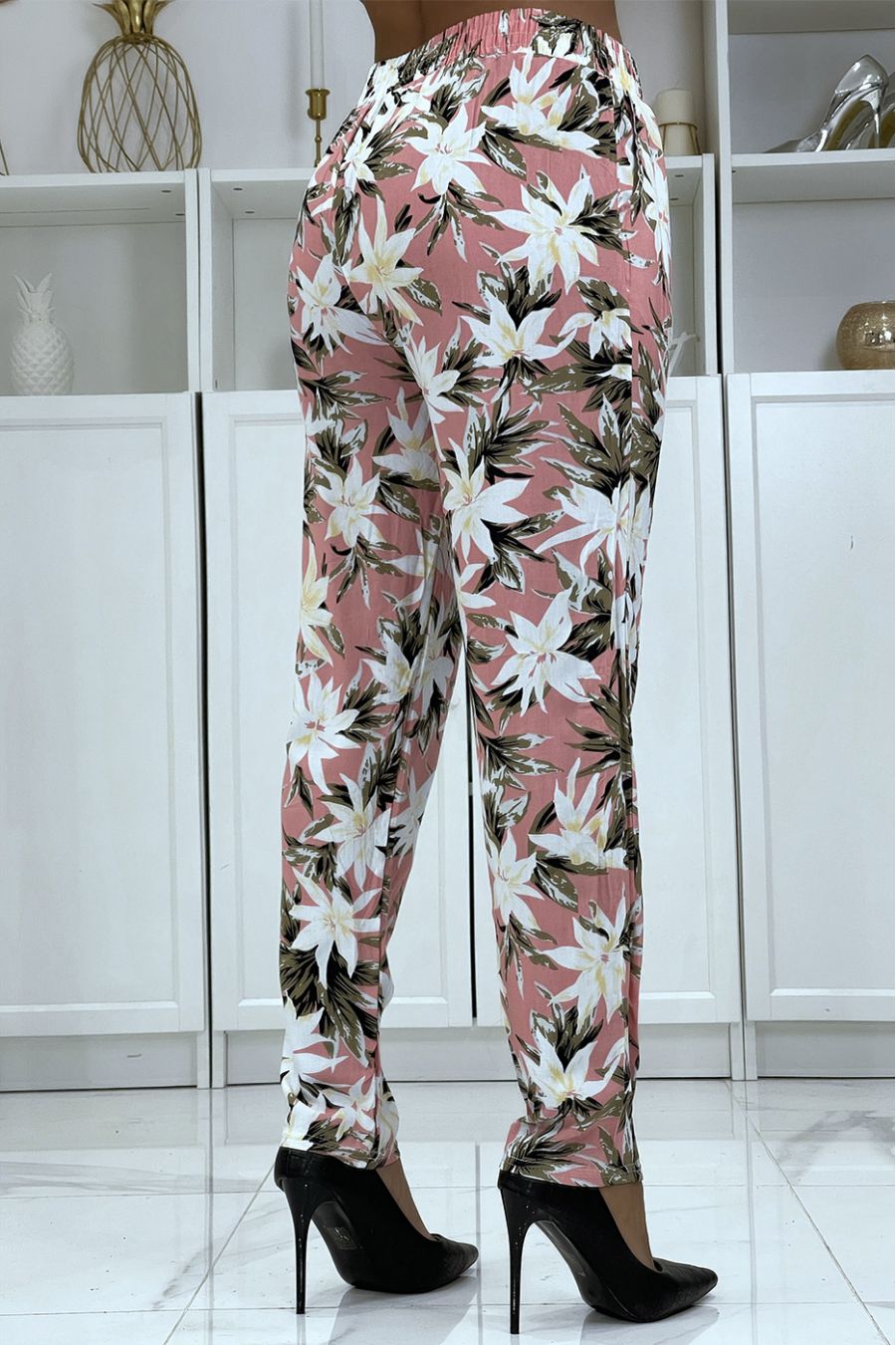 B-10 pink fluid pants with floral pattern - 5