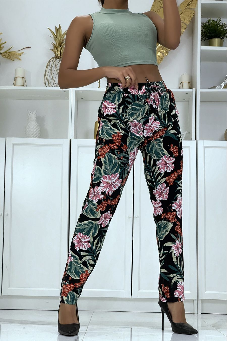 Fluid red trousers with foliage pattern