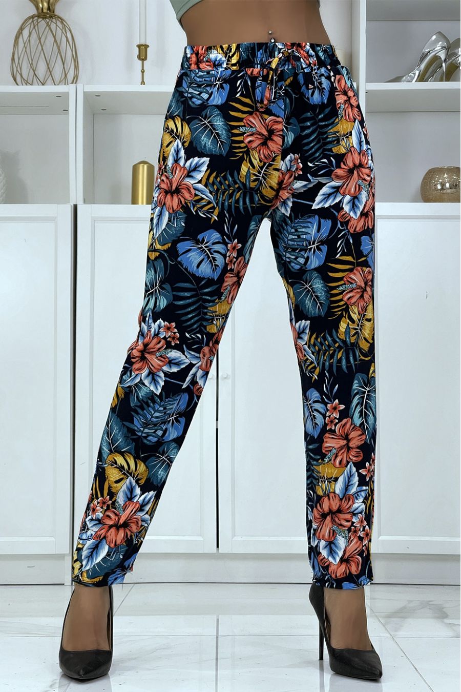 Soepelvallende marineblauwe broek met bloemenpatroon B-29 - 1
