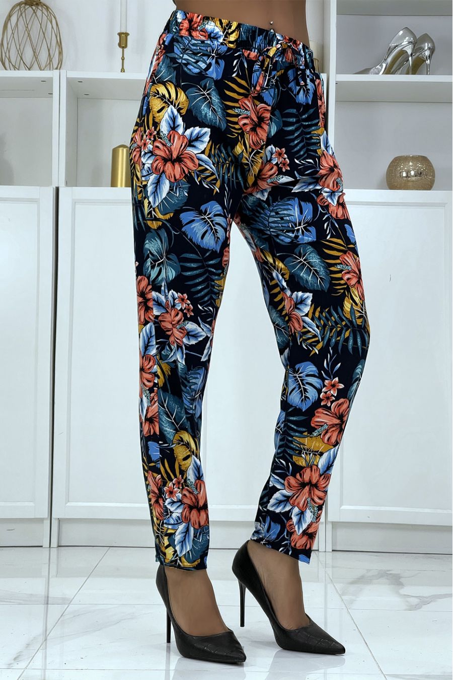 Soepelvallende marineblauwe broek met bloemenpatroon B-29 - 2