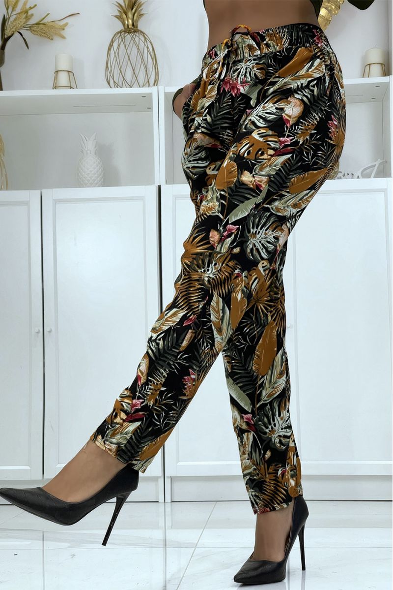B-23 black flowing pants with floral pattern - 3