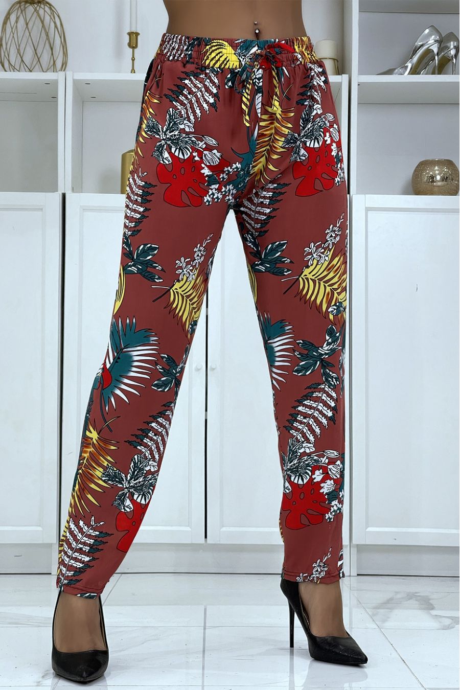 Pantalon fluide cognac à motif floral B-5