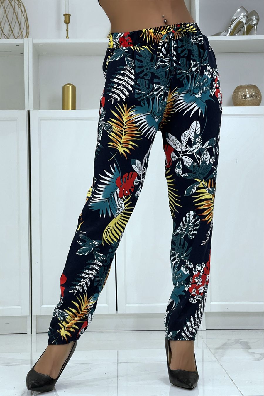 Soepelvallende marineblauwe broek met bloemenpatroon B-5 - 1