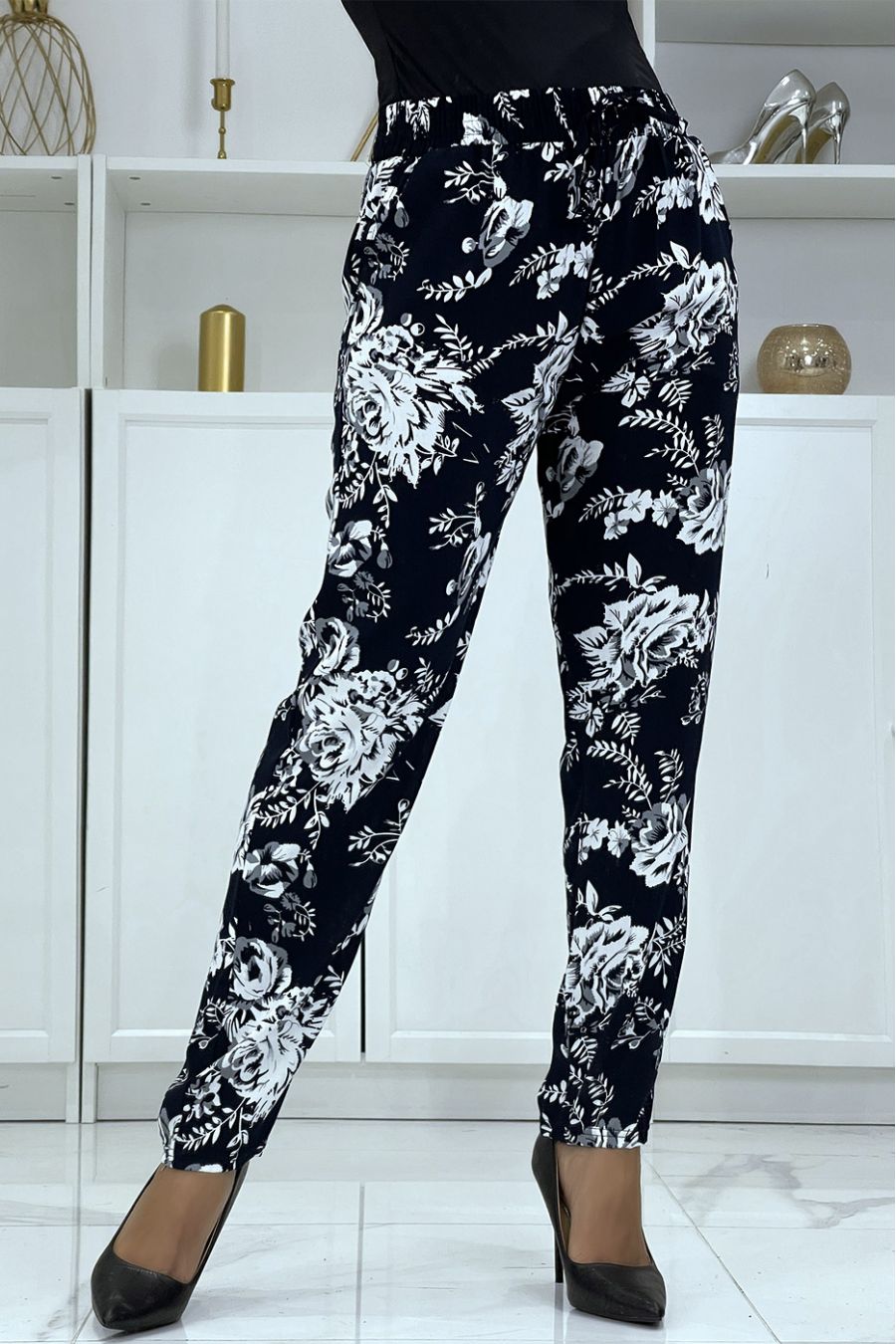 Pantalon cigarette fluide bleu marine à imprimé fleurie B-35