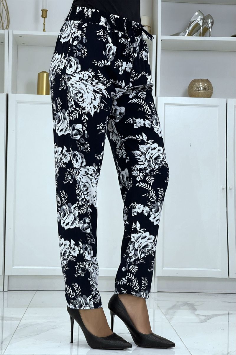Fluid cigarette pants in navy blue with floral print B-35 - 2