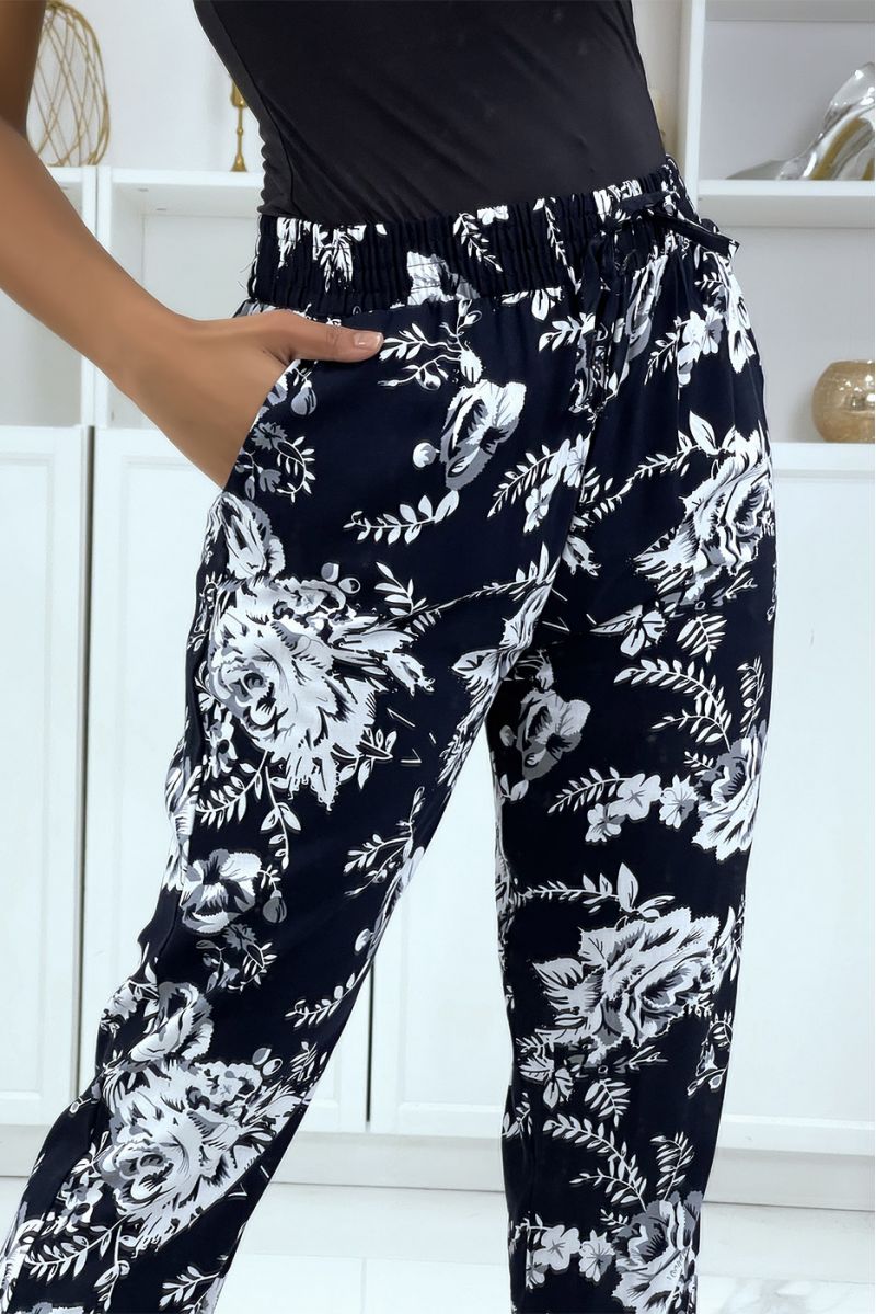 Fluid cigarette pants in navy blue with floral print B-35 - 4
