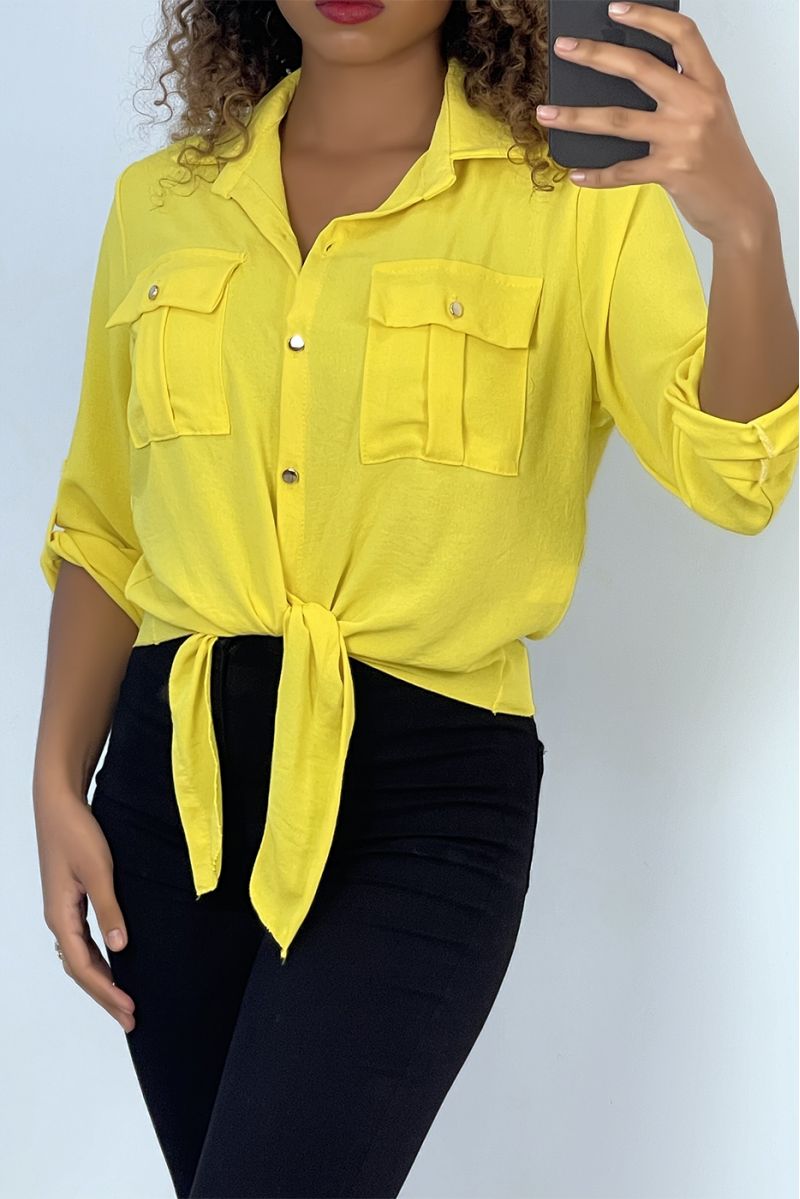Chemise jaune qui se noue à boutons dorés - 2 Chemise jaune qui se noue à boutons dorés - 2