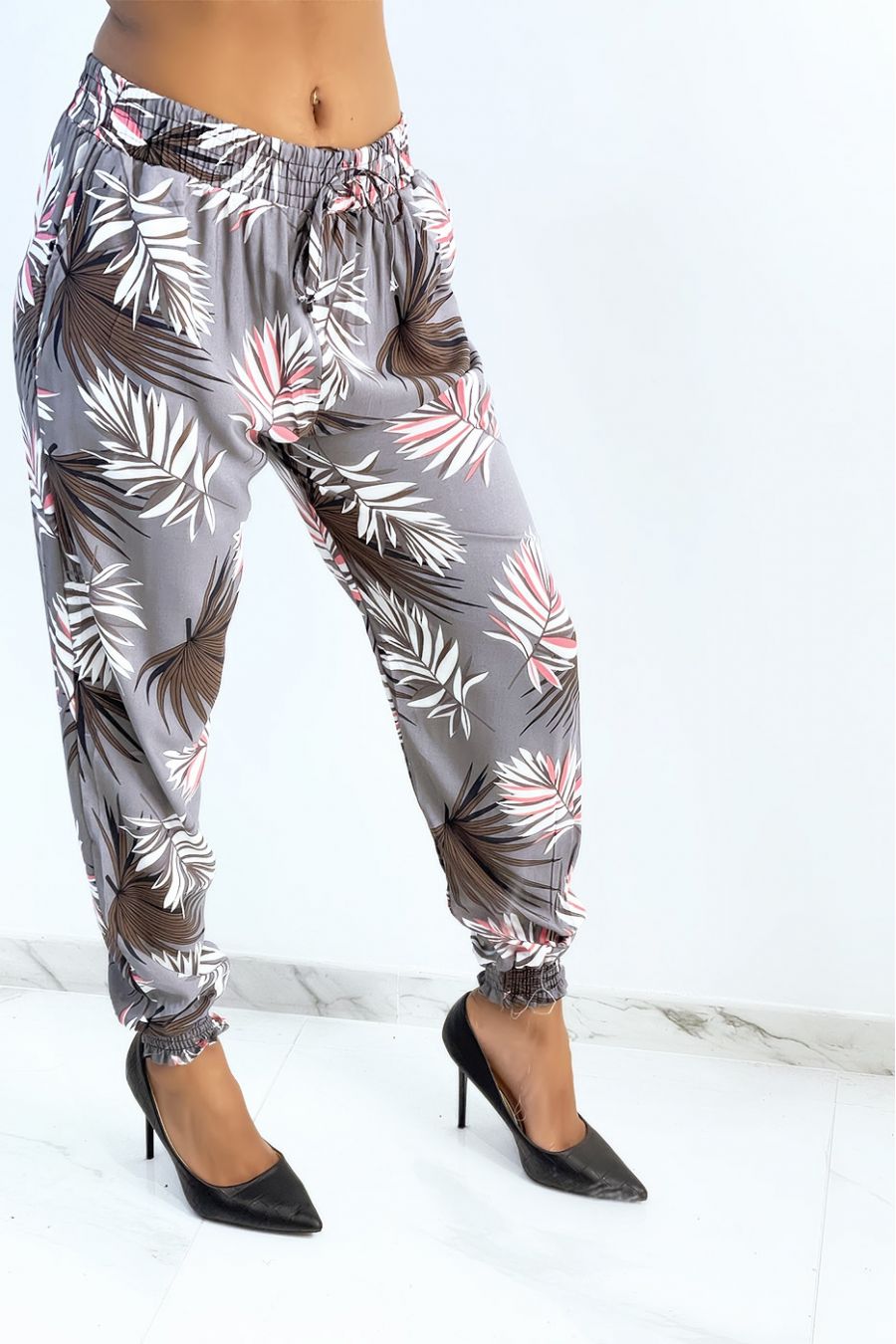 Pantalon ample gris à imprimé feuillage d'automne - 1