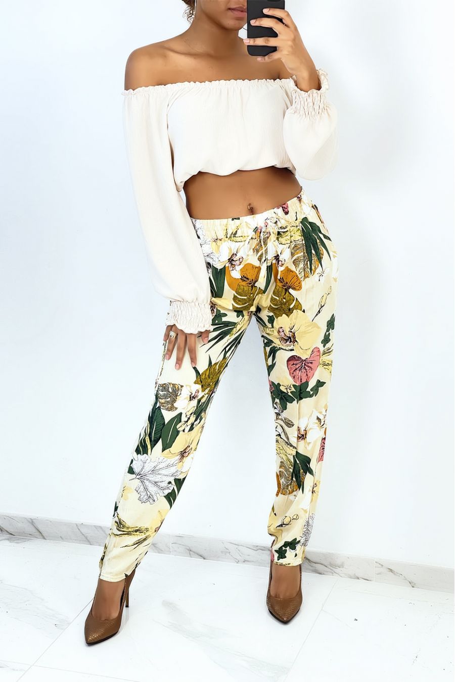 Soepelvallende beige rechte broek met grote tropische print - 1