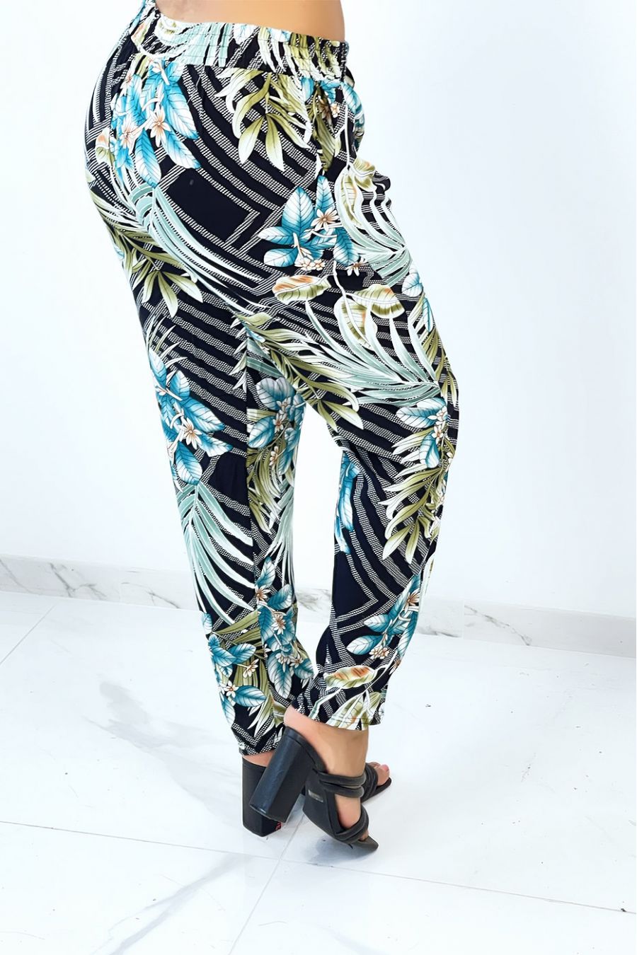 Black fluid pants with dotted stripes and floral print - 3