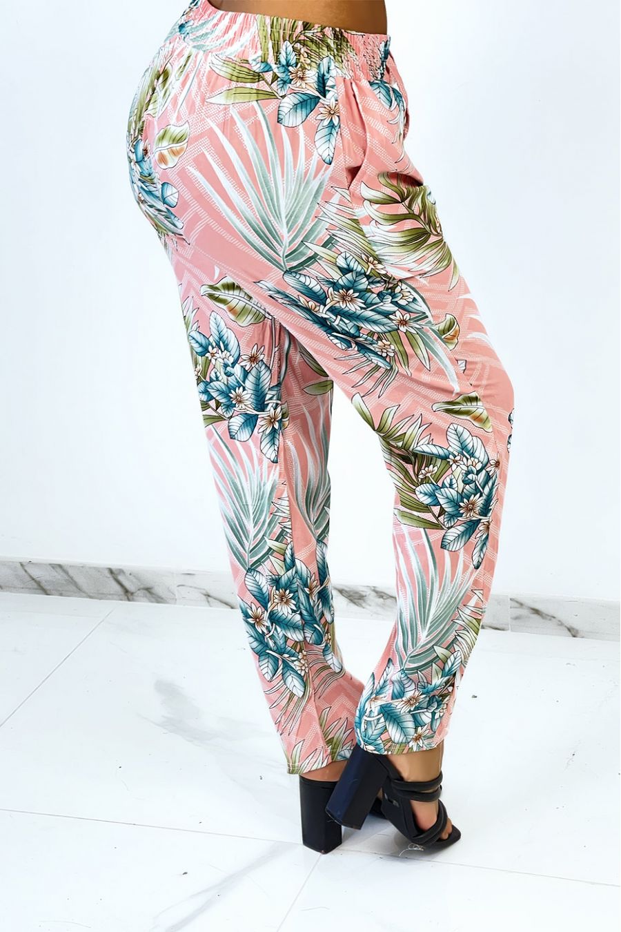 Roze soepelvallende broek met stippenstrepen en bloemenprint - 3