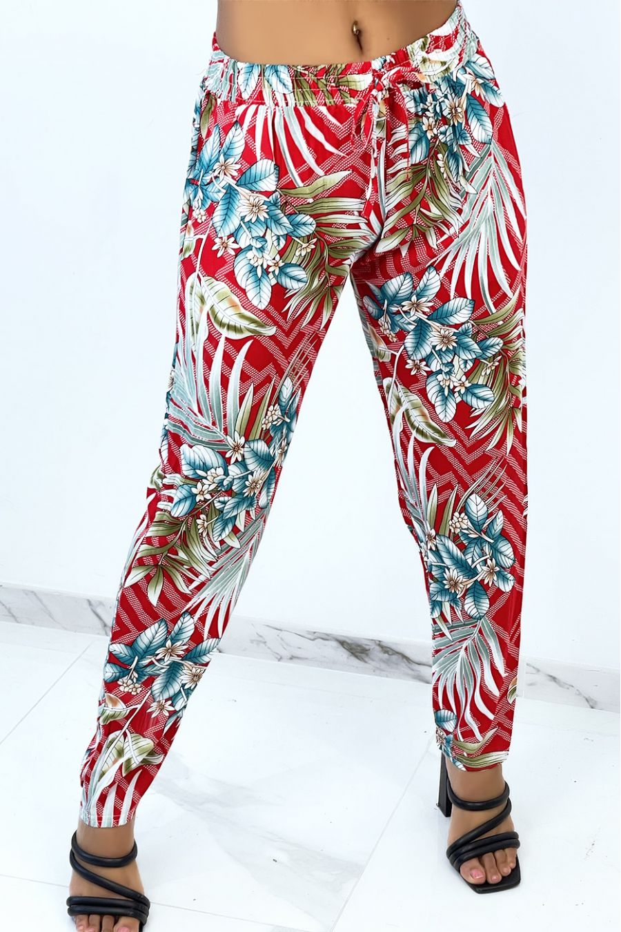 Rode soepelvallende broek met stippenstrepen en bloemenprint - 1