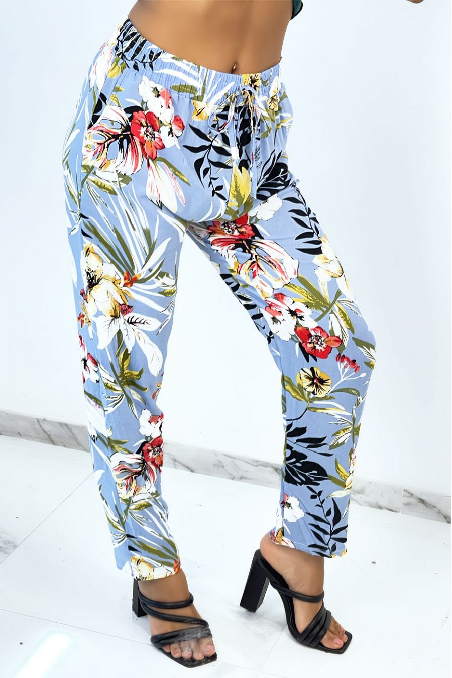 Fluid cigarette blue pants with magnificent colorful flowers - 2