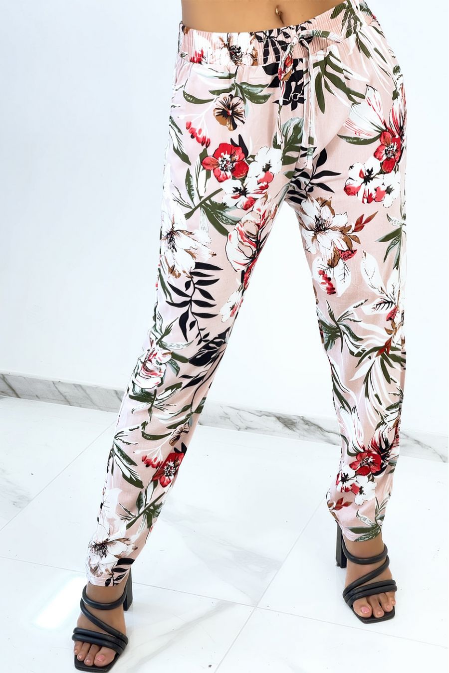 Pantalon rose cigarette fluide à magnifique fleurs colorées 