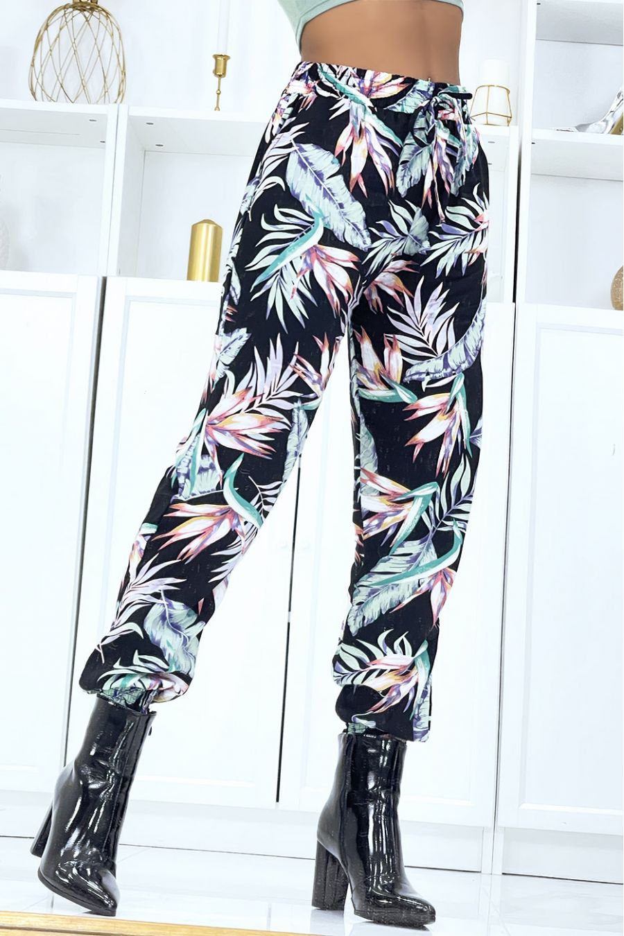 Fluid water green feathered pants with elastic waist and ankles - 3