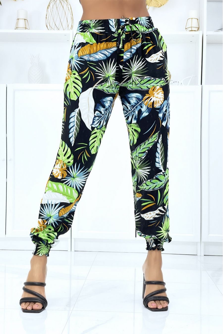 Soepelvallende, anijsgroene gevederde broek met elastische taille en enkels - 1